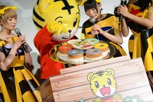 ドーナツを囲むでんぱ組.incとしまじろう。