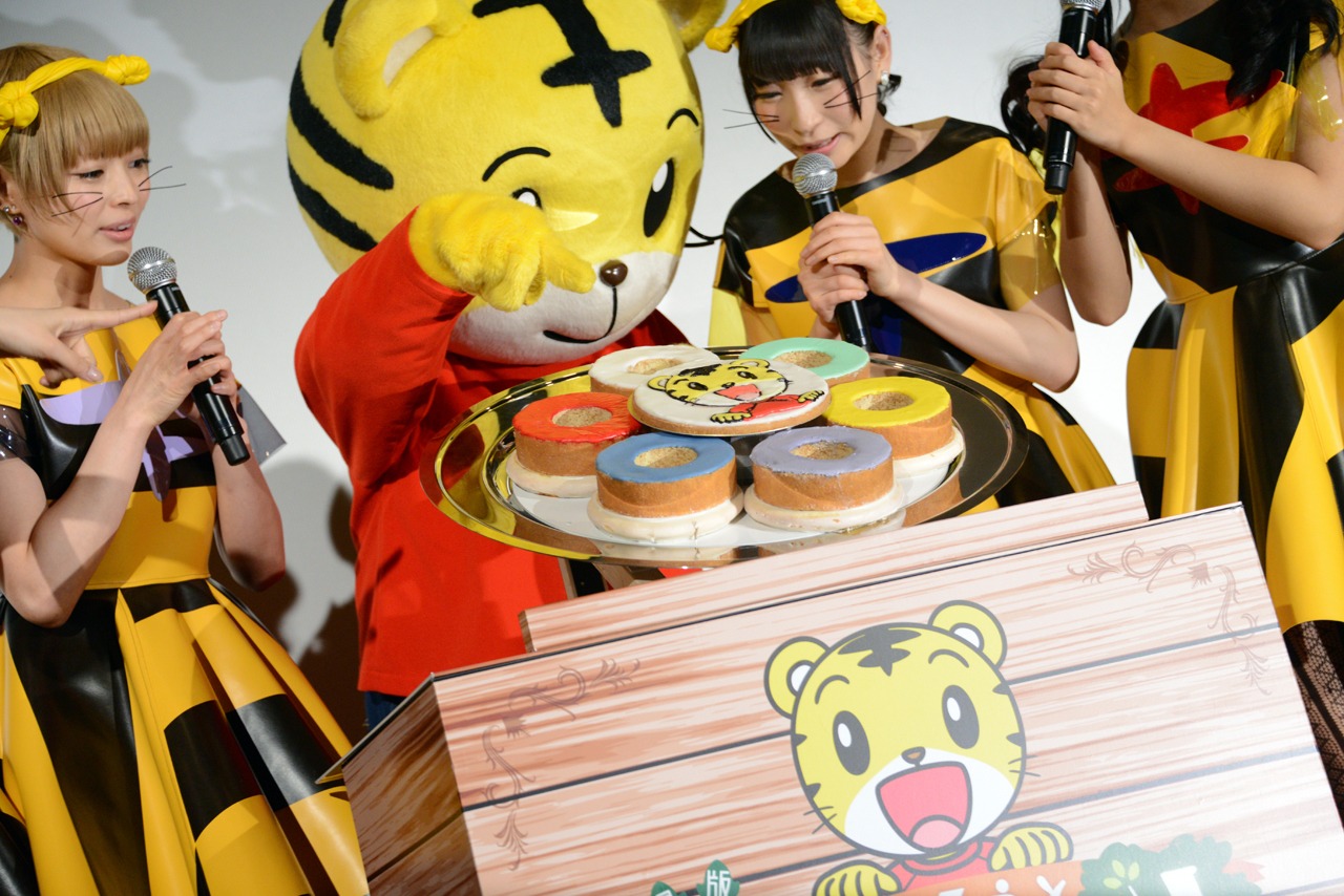 ドーナツを囲むでんぱ組.incとしまじろう。