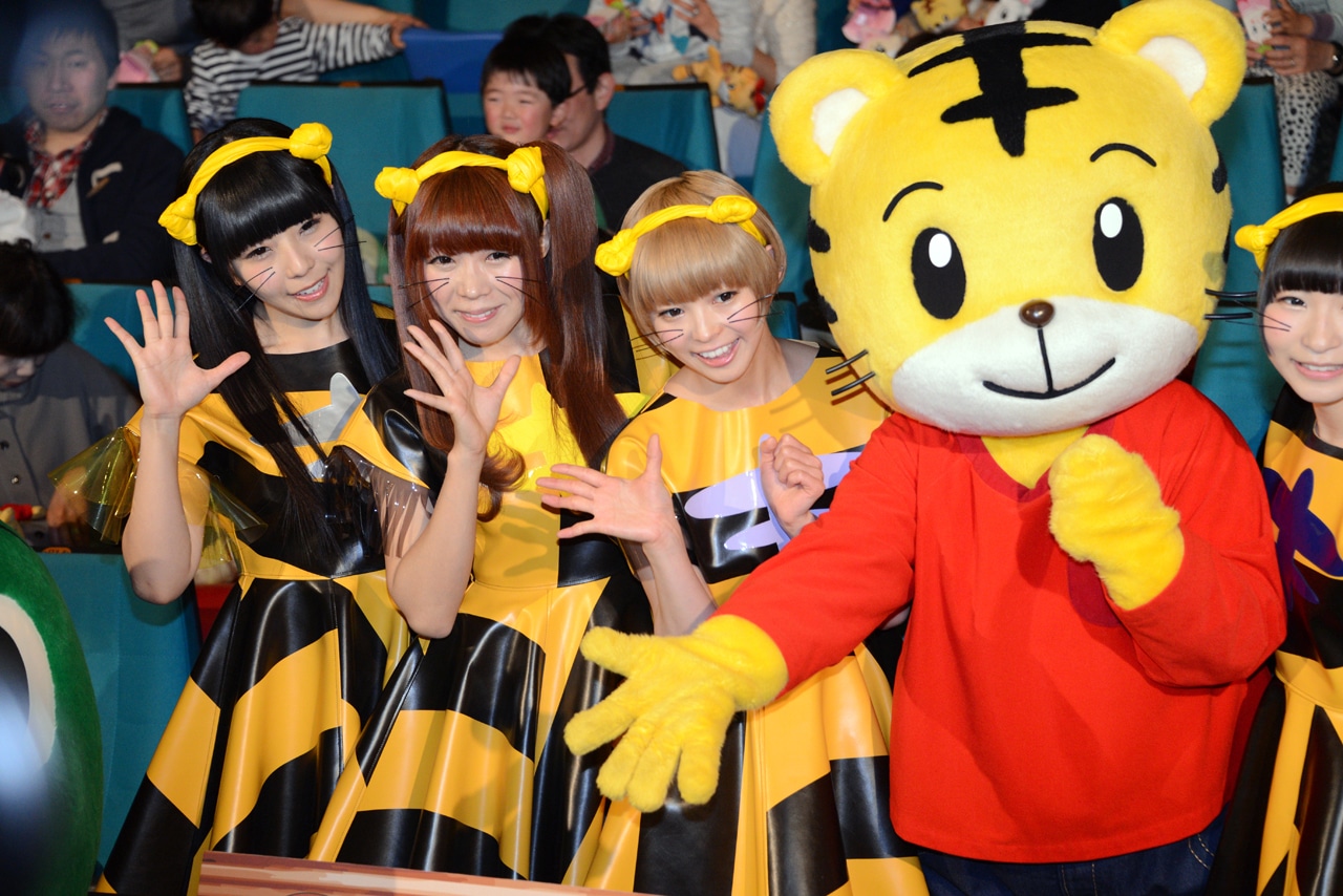 左から相沢梨紗、成瀬瑛美、最上もが、しまじろう。