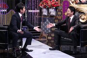 左から有吉弘行、川野太郎。(c)日本テレビ