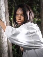 村人役を演じるアヴちゃん。