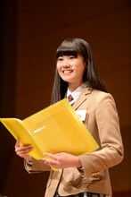 山口百恵「いい日旅立ち」をプレゼンする田口華。