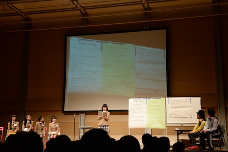 さくら学院「歌の考古学～2014年度～」1時限目の様子。