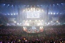 DISH//「DISH// 日本武道館単独公演 '15 元日 ～尖った夢の先へ～」の様子。