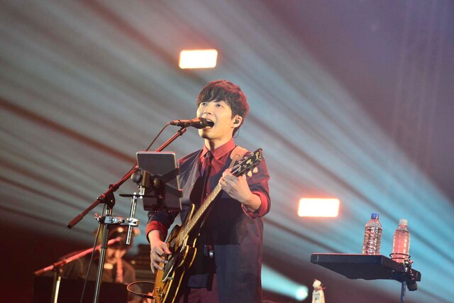 「ビクターロック祭り2015」での星野源のライブの様子。（Photo by Rui Hashimoto / Azusa Takada[SOUND SHOOTER]）