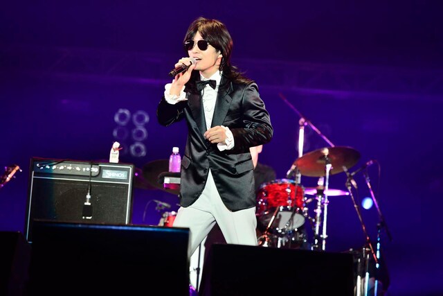 ニセ明に扮して熱唱する星野源。（Photo by Rui Hashimoto / Azusa Takada[SOUND SHOOTER]）