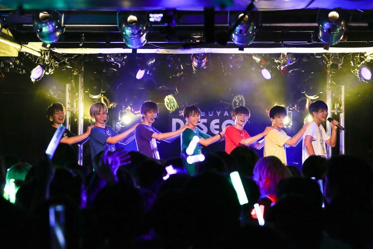 超特急、ホワイトデーに野太い歓声浴びた“男祭り” - 音楽ナタリー