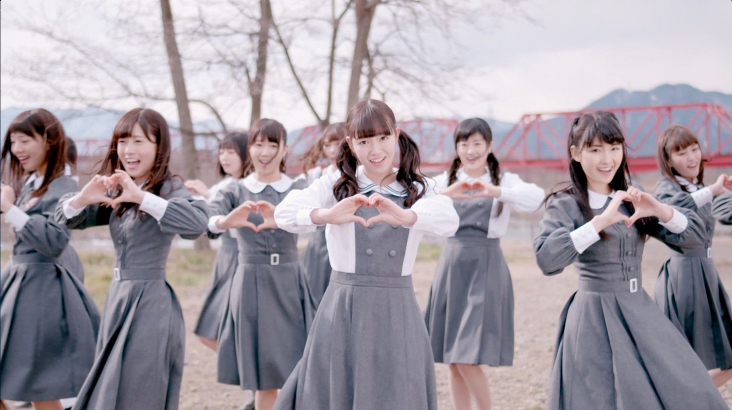 乃木坂46「君は僕と会わない方がよかったのかな」ビデオクリップのワンシーン。