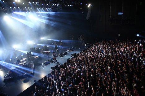 BOOM BOOM SATELLITES「SHINE LIKE A BILLION SUNS PREMIUM GIG」の様子。