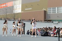 東京女子流「『Stay with me』発売記念フリーライブイベント ～あなたの卒業エピソードコンテスト！～」の様子。