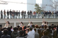 東京女子流「『Stay with me』発売記念フリーライブイベント ～あなたの卒業エピソードコンテスト！～」の様子。