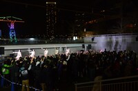 東京女子流「『Stay with me』発売記念フリーライブイベント ～あなたの卒業エピソードコンテスト！～」の様子。