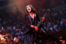 SUGIZO（G, Violin / LUNA SEA）