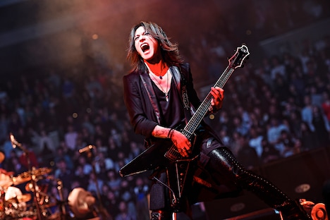 SUGIZO(G, Violin / LUNA SEA)