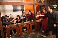 スペースシャワーTV「the telephones in 桜井食堂」の様子。