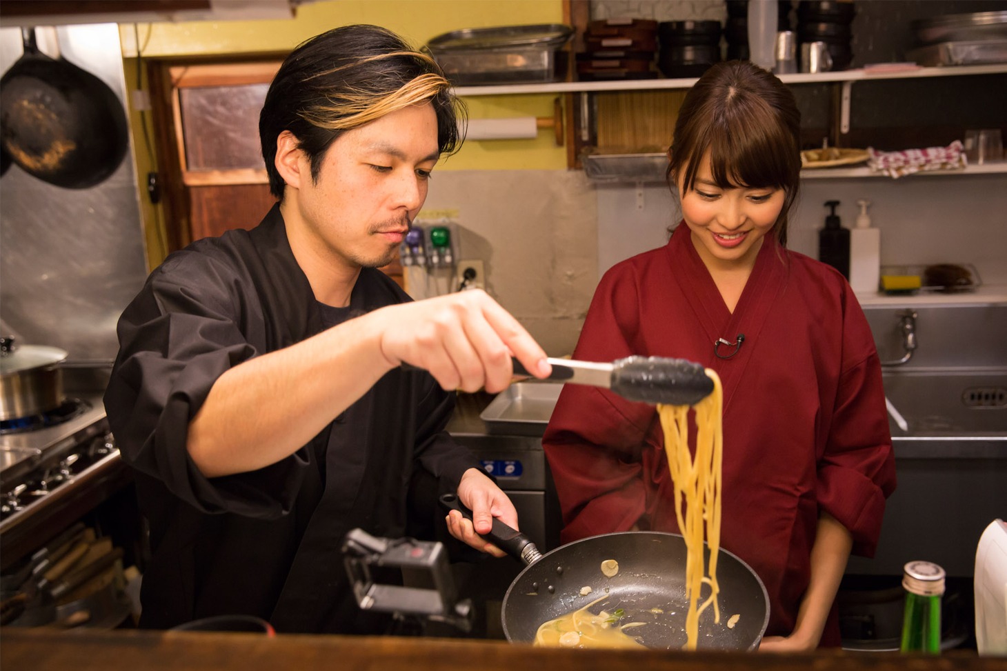 スペースシャワーTV「the telephones in 桜井食堂」の様子。