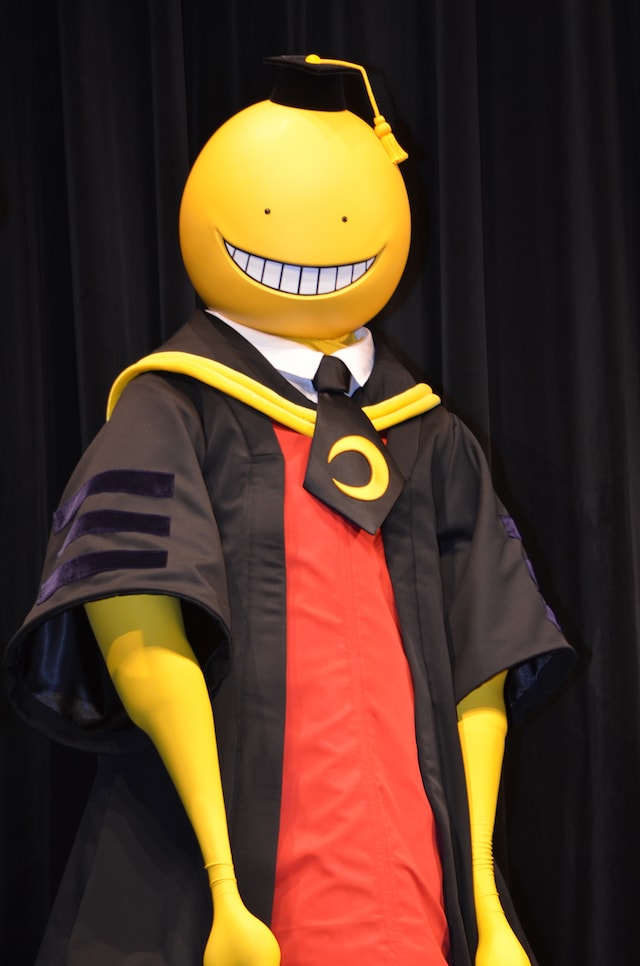 キャスト陣、せんせーションズとともに登壇した殺せんせー。