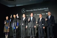 東京・メルセデス・ベンツ コネクションにて行われたファッションの祭典「Mercedes-Benz Fashion Week TOKYO」オープニングレセプションの様子。