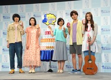「ほろよい」新イメージキャラクター。左から渡辺大知、成海璃子、二階堂ふみ、野村周平、片平里菜。