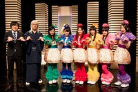 コント「歌う人生劇場」の収録に臨んだ（左から）バカリズム、東京03角田、チームしゃちほこ。