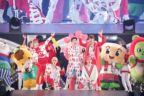 ご当地ゆるキャラ8体とコラボしたSHINee。