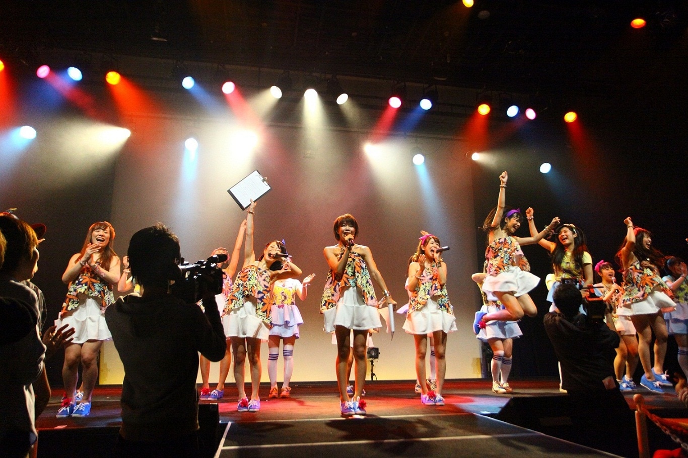「LinQ LIVEHOUSE CIRQUIT 2015 ～LinQの『わ』拡大だ！大作戦!!～」ファイナル公演の様子。