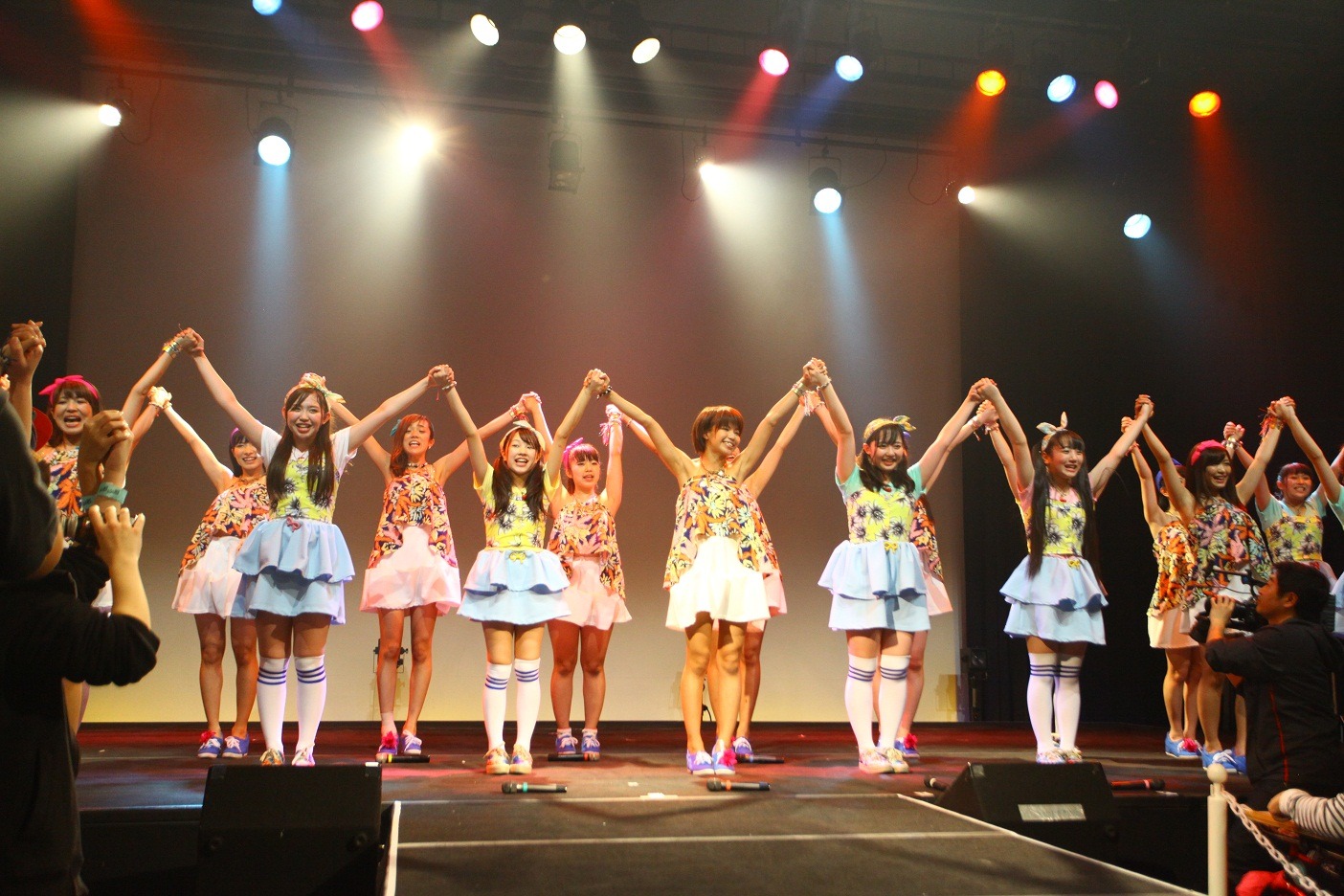 「LinQ LIVEHOUSE CIRQUIT 2015 ～LinQの『わ』拡大だ！大作戦!!～」ファイナル公演の様子。