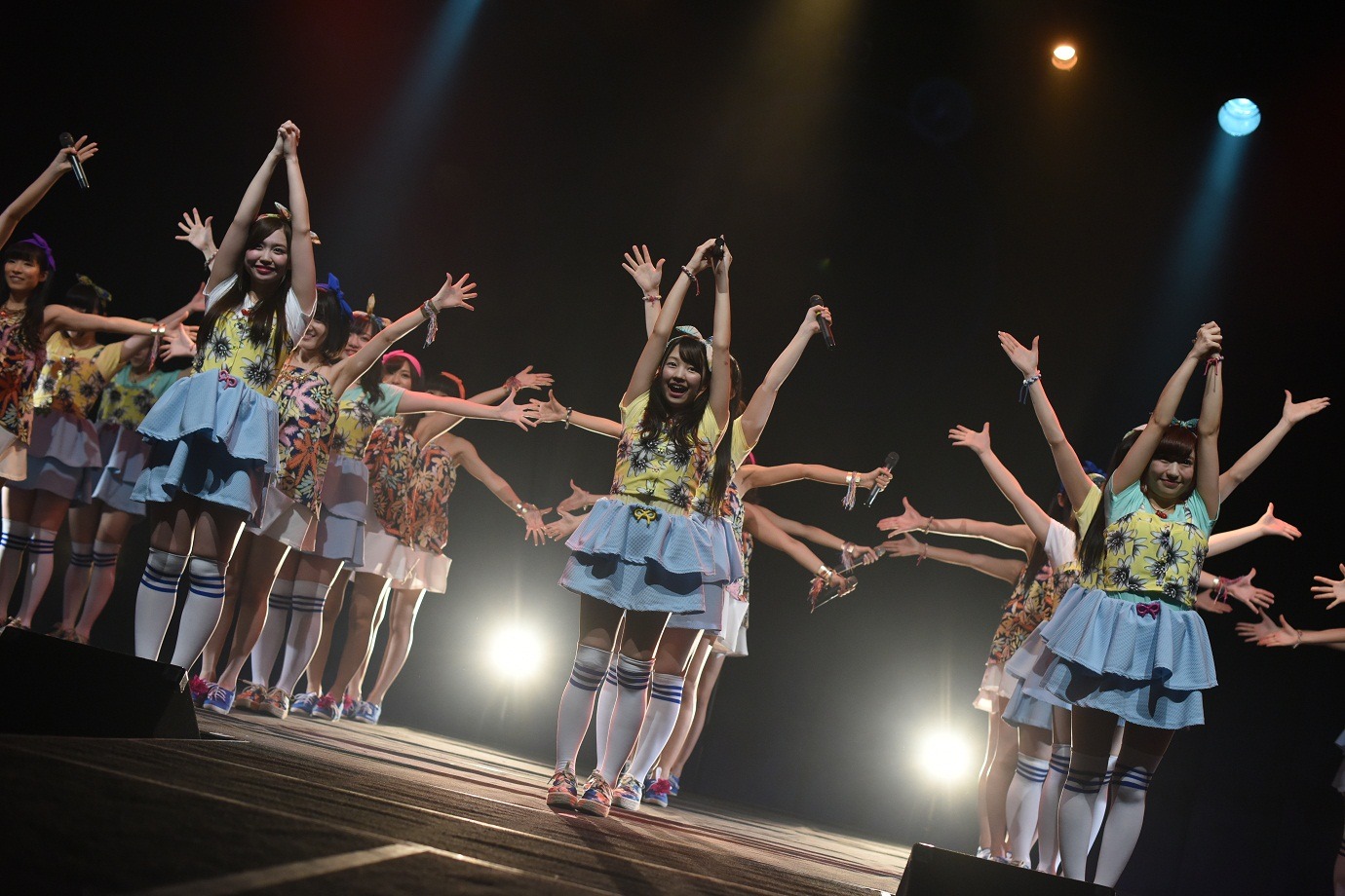 「LinQ LIVEHOUSE CIRQUIT 2015 ～LinQの『わ』拡大だ！大作戦!!～」ファイナル公演の様子。