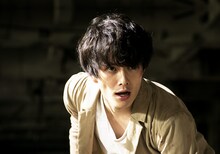 「ストレイヤーズ・クロニクル」より、岡田将生演じる昴。“超視覚”を持つ。(c)本多孝好/集英社 (c)2015「ストレイヤーズ・クロニクル」製作委員会