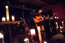 かみぬまゆうたろう単独公演「となりのへやではきみがないている」3月13日公演の様子。