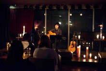 かみぬまゆうたろう単独公演「となりのへやではきみがないている」3月13日公演の様子。