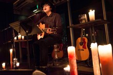 かみぬまゆうたろう単独公演「となりのへやではきみがないている」3月13日公演の様子。