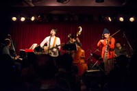 かみぬまゆうたろう単独公演「となりのへやではきみがないている」3月14日公演の様子。