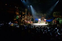 「それいけ！アンダーバー ピューロランド大冒険」東京・サンリオピューロランド フェアリーランドシアター公演の様子。 (c)2015 SANRIO CO., LTD.