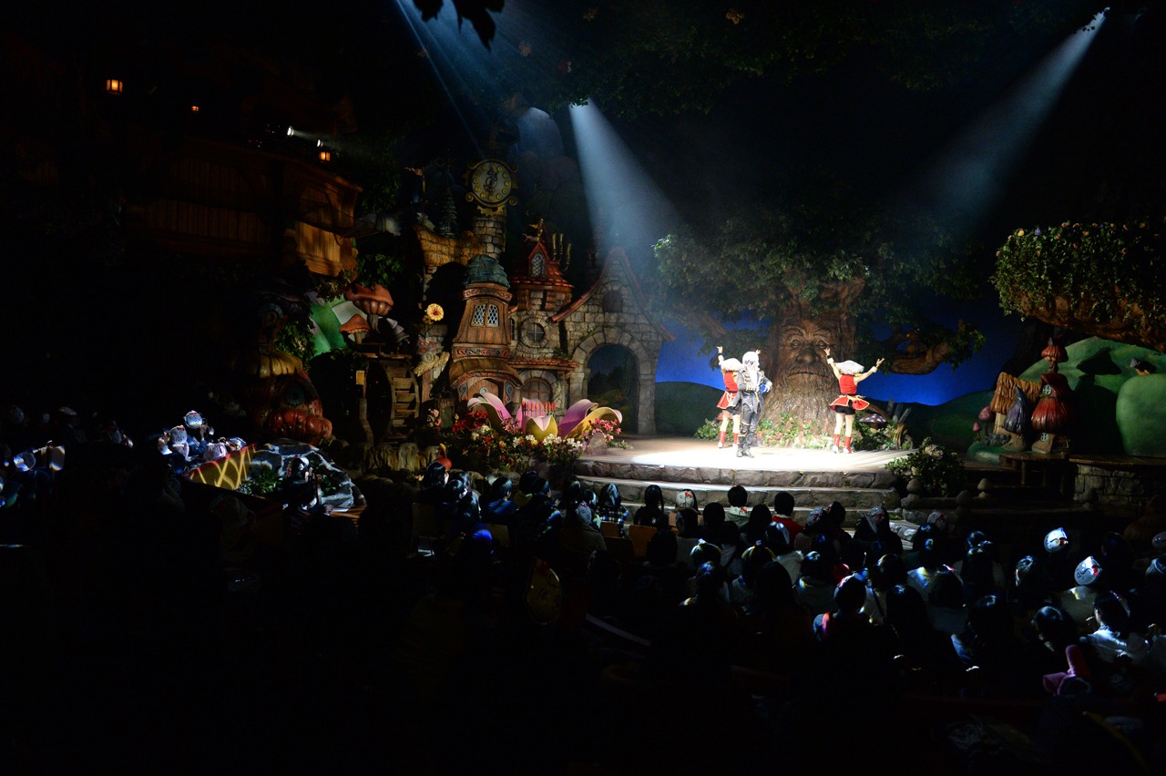 「それいけ！アンダーバー ピューロランド大冒険」東京・サンリオピューロランド フェアリーランドシアター公演の様子。 (c)2015 SANRIO CO., LTD.
