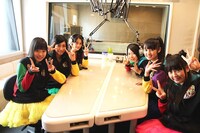 ラジオドラマ収録中のチームしゃちほこ。