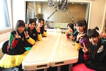 ラジオドラマ収録中のチームしゃちほこ。