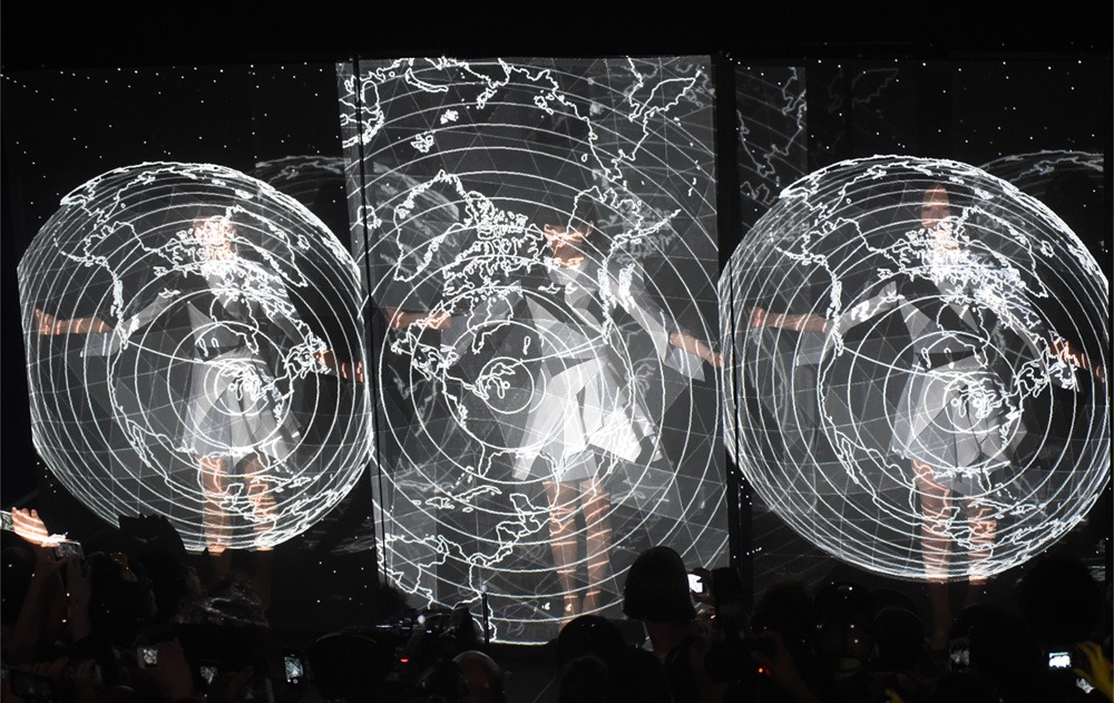 「STORY（SXSW-MIX）」のパフォーマンスの様子。