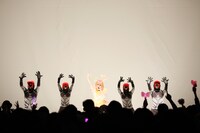 きゃりーぱみゅぱみゅ「もんだいガール」リリース記念ミニライブの様子。（Photo by Aki Ishii）