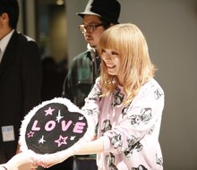 きゃりーぱみゅぱみゅ「もんだいガール」リリース記念握手会の様子。（Photo by Aki Ishii）