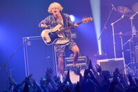 あきらかにあきら（THE ORAL CIGARETTES / B, Cho）（撮影：古渓一道）