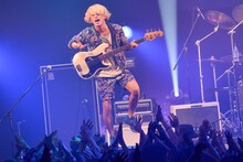 あきらかにあきら（THE ORAL CIGARETTES / B, Cho）（撮影：古渓一道）