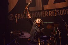 Bob（HAPPY / Dr, Vo（撮影：古渓一道）