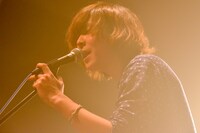 Ric（HAPPY / Vo, Syn）（撮影：古渓一道）