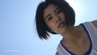 「カルピスウォーター」新テレビCM「海の近くで 初夏」編の1シーン。