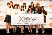 会見後のフォトセッションの様子。左側6人がi☆Ris、右側5人が夢みるアドレセンス。
