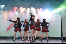 夢みるアドレセンスによるライブの様子。