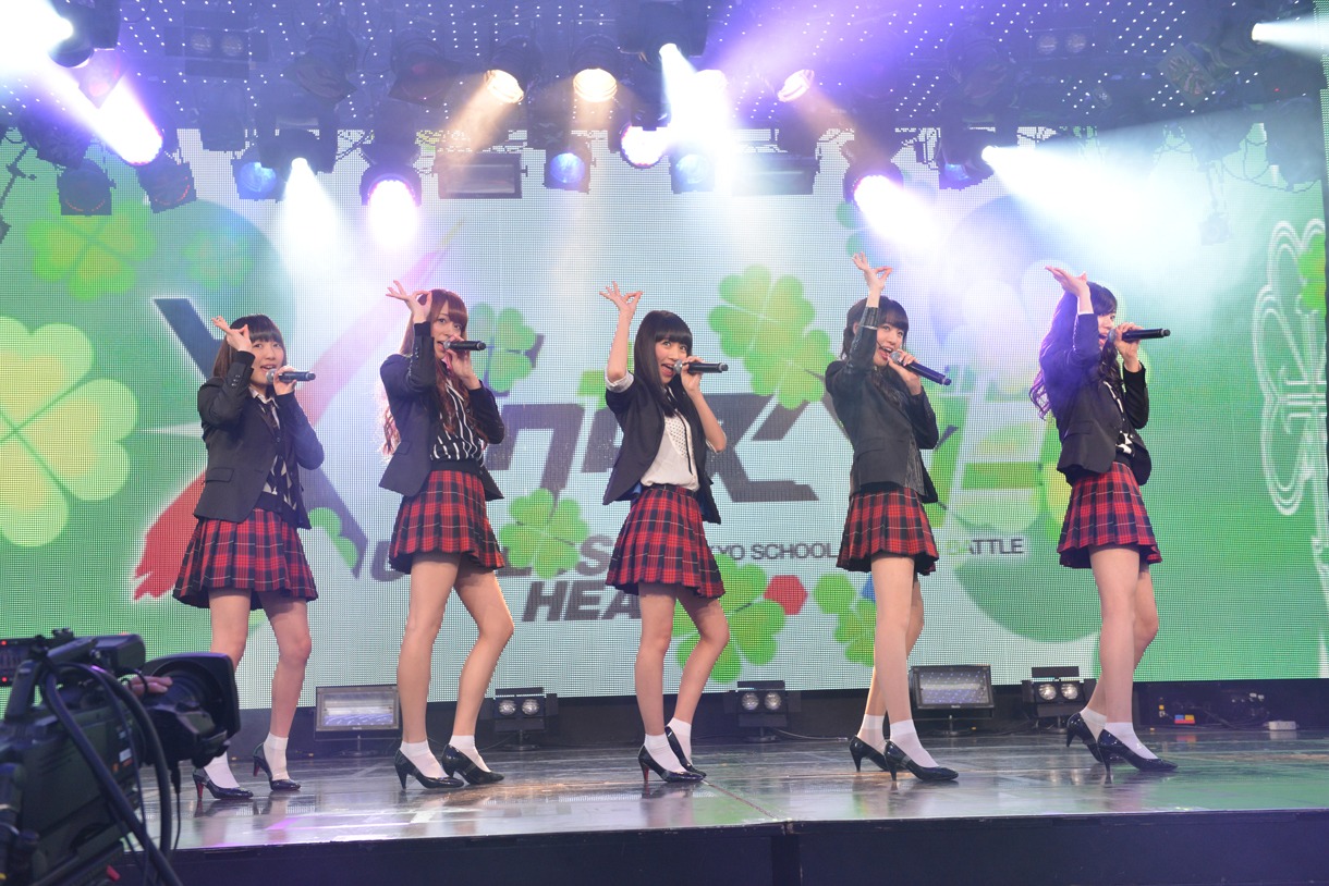 夢みるアドレセンスによるライブの様子。