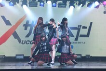 夢みるアドレセンスによるライブの様子。