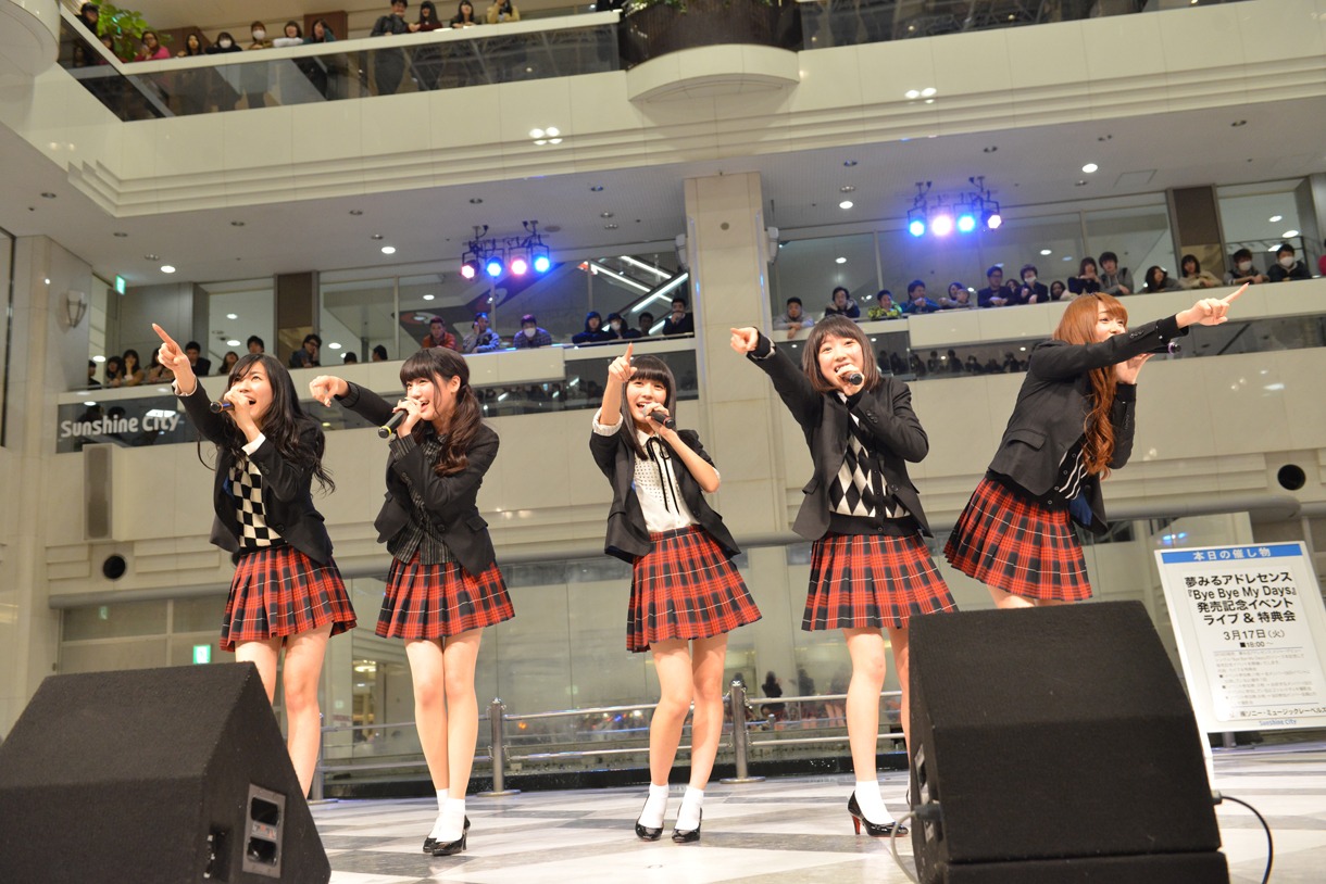 夢みるアドレセンスによるリリースイベントの様子。